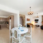 Villa Crystal Ii